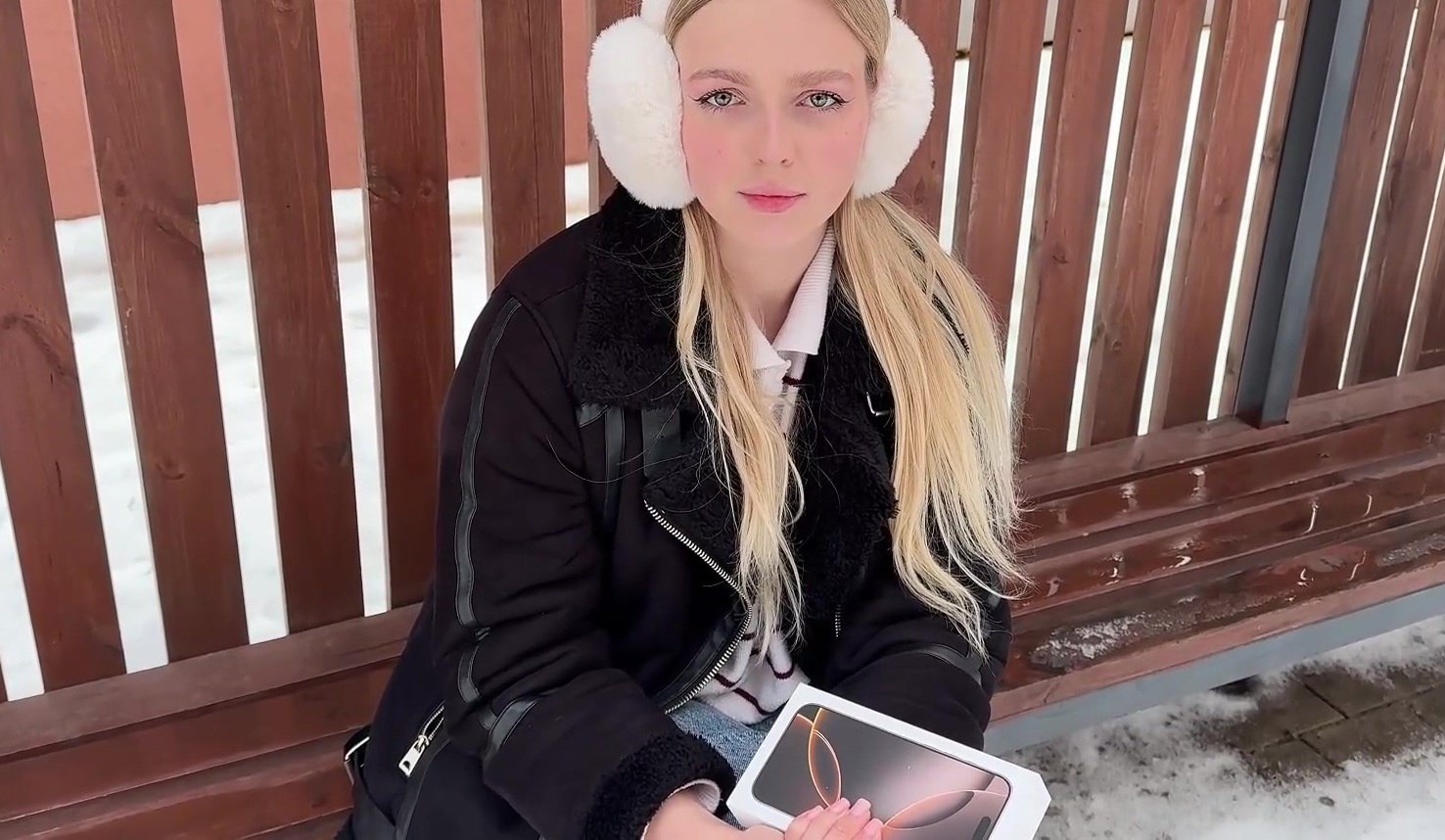 Imagem Um desconhecido foi enganado para ter relações sexuais com um novo iPhone 16 Pro Max